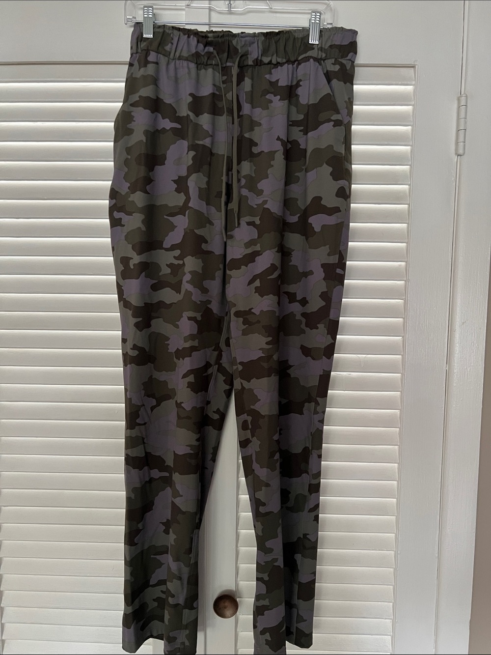 Women’s Lululemon camo joggers size 10